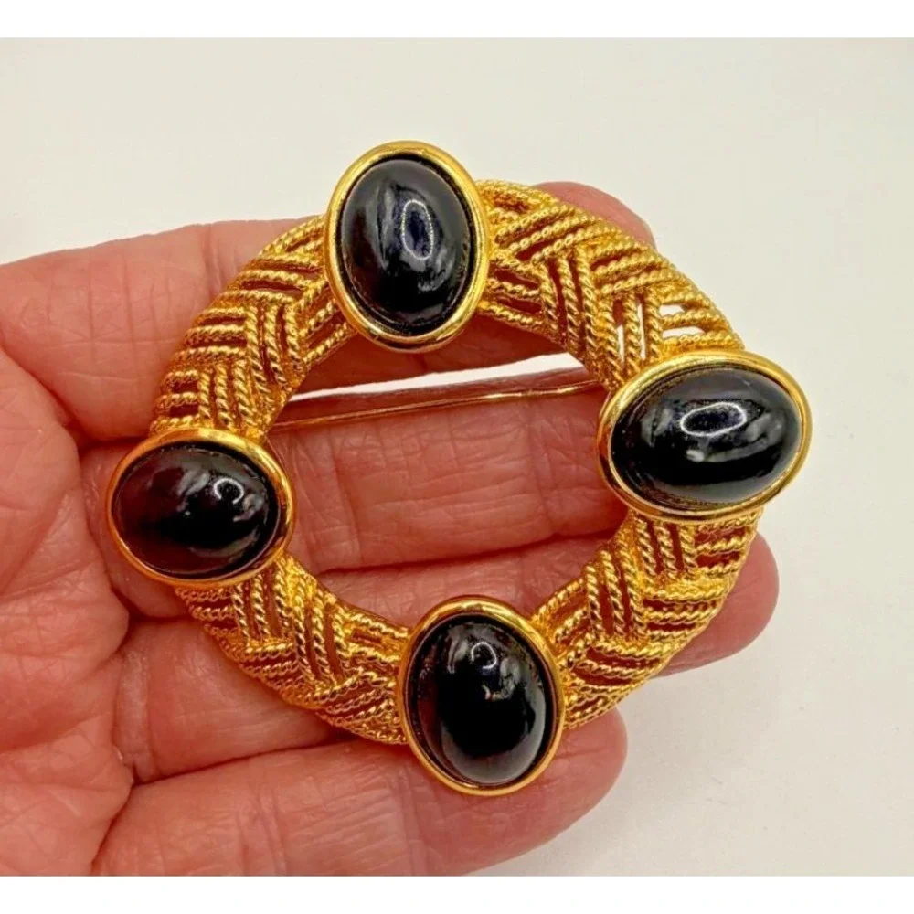 Vintage Trifari Brooch Gold Tone Black Lucite Cabochon 2.5 Inch 1980s Runway